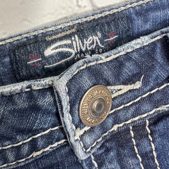 |•SILVER JEANS•| 'Berkley Short' Stretch Jean Shorts W26xL3 - Picture 5 of 13